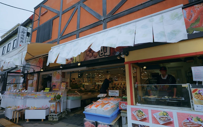 鱗商会 堺町店（小樽堺町通り商店街）